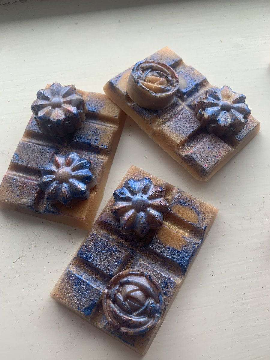 Hollipop0108's tweet photo. Free delivery over £5 spend available now! New shapes and scents also on the site -https://t.co/MAp7YTFwlW 💕 https://t.co/Cq9f2wy1E7