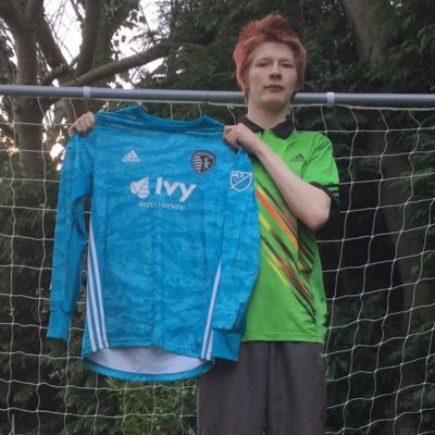 grassrootfooty's tweet photo. The real question everyone wants answered, whos the better Keeper? https://t.co/l5D1Ja8wYI