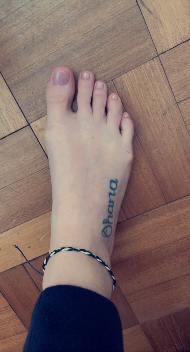 Lipstcklesbians's tweet photo. Did my nails and got myself a new band for my ankle ☺️ bet this has made your day! 😉 @rt_feet @rtfindom @RTCreep @slavekane @RTsubby @promoslave @DirkHooper @RT_Pig https://t.co/6NiJB9vsrx
