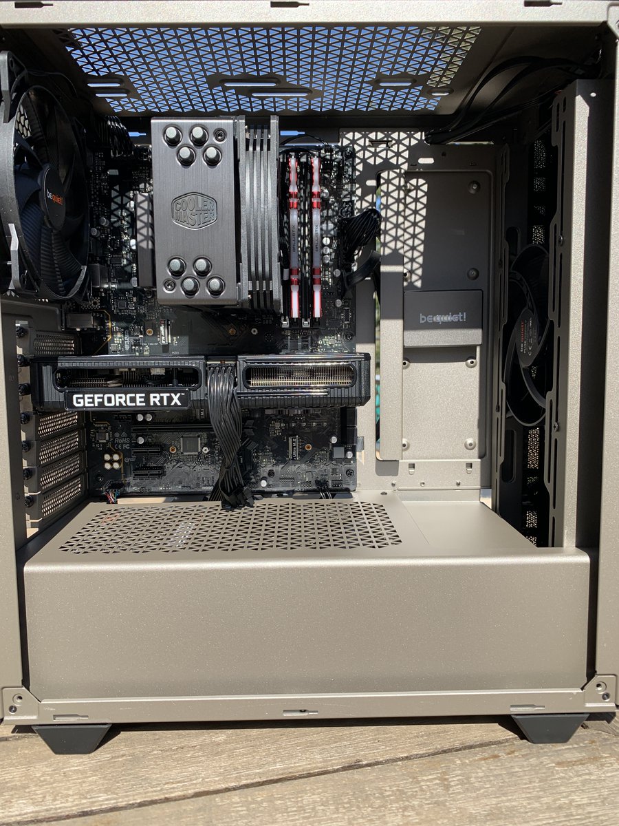 TechItValley's tweet image. ⚠️Configuration du week-end en cours ⚠️

Ventre de la bête :
Processeur : Intel I5 10400F
Mémoire vive : 16g ballistix 3200
SSD NVME : 500GO 
HDD : 1000GO
Carte graphique : RTX 3060 12G

#rtx3060 #IntelCore #ballistix #RTX #pcgaming #PC