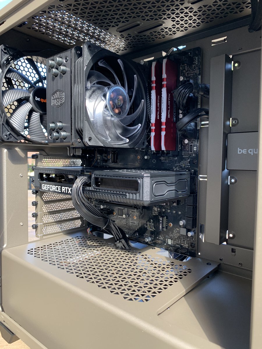 TechItValley's tweet image. ⚠️Configuration du week-end en cours ⚠️

Ventre de la bête :
Processeur : Intel I5 10400F
Mémoire vive : 16g ballistix 3200
SSD NVME : 500GO 
HDD : 1000GO
Carte graphique : RTX 3060 12G

#rtx3060 #IntelCore #ballistix #RTX #pcgaming #PC