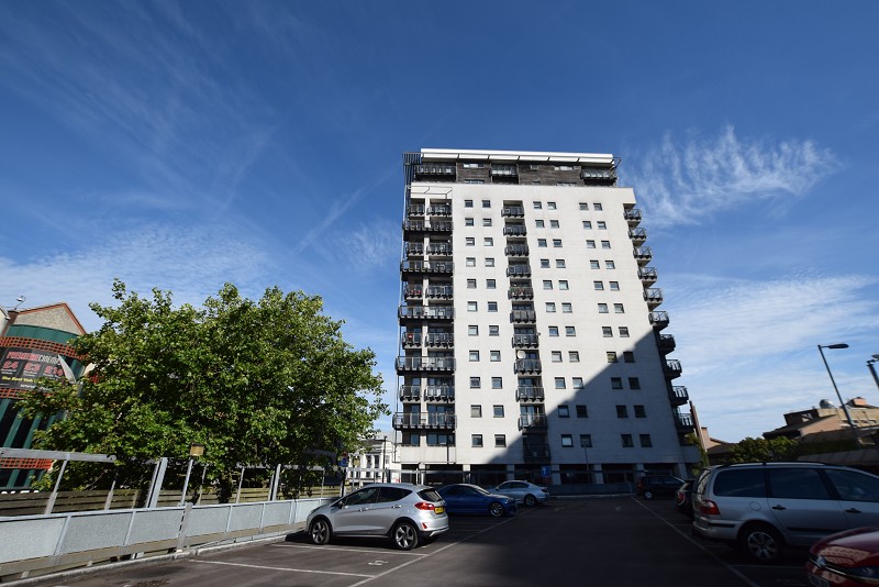 2 bed Apartment / Studio - Queen Street 1 bath #Cardiff. #Cathays £190,000 ap53.co/GREnnvP
