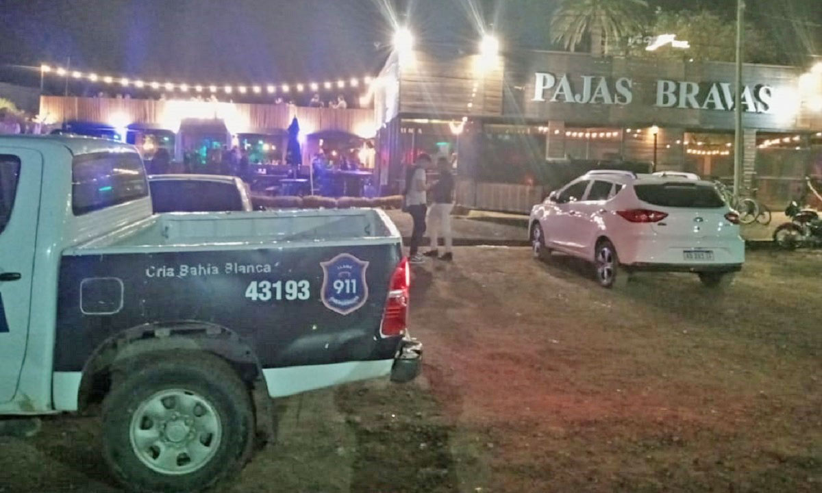 informateaca1's tweet photo. Cierre de un boliche en el que había mas de 400 personas
#Noticias #Informateaca #Cierre #Boliches #Bar #BahiaBlanca #Policiales #Conglomerado #Personas
https://t.co/gKGTouTX26 https://t.co/gHYaY84yPU