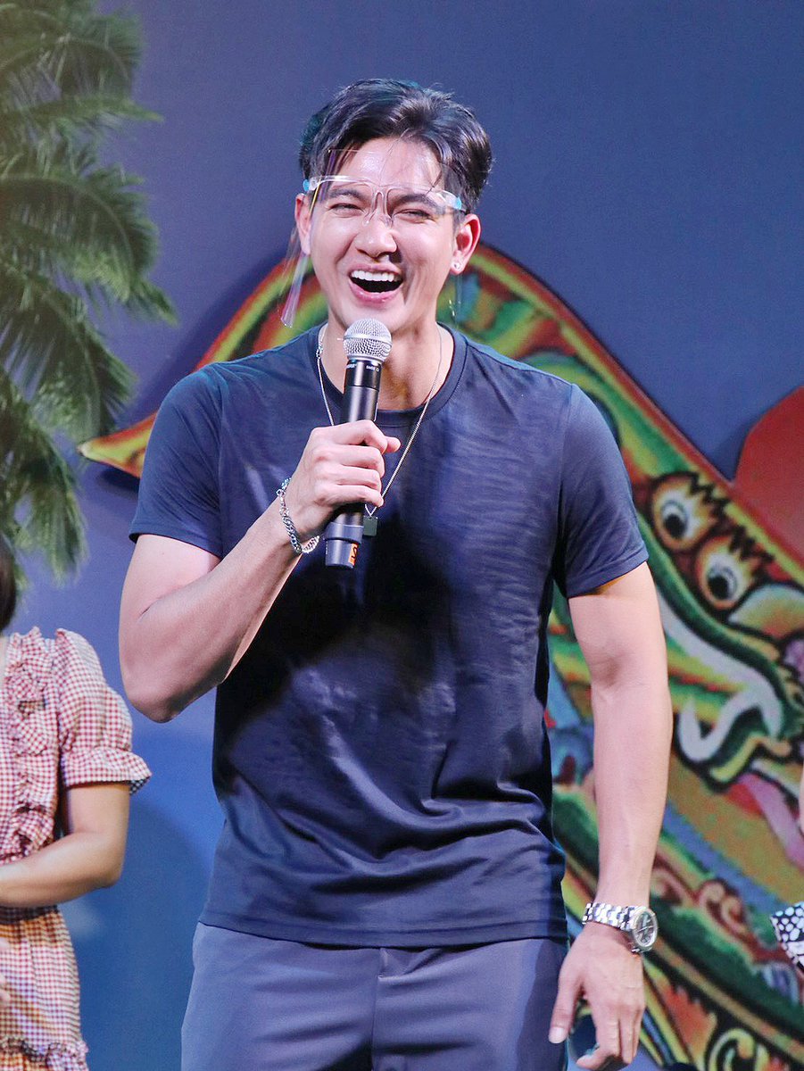 HussaweeFamily's tweet photo. มากระบี่ รอบนี้ ขำกรามค้างกันเลยทีเดียว🤣🤣🤣

📸: บ้านคนรักเข้มหัสวีร์ @kemhussofficial

#ToyotaWithKem
#HiluxRevoFestival
#เข้มหัสวีร์ https://t.co/q4Vl6hTe9W