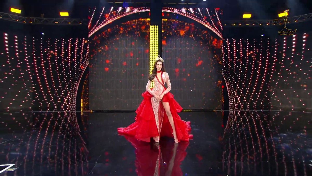 misspanamanet's tweet photo. Emotiva despedida de la Miss Grand Int. 2020, Valentina Figuera, de Venezuela https://t.co/sXG4yXIWib