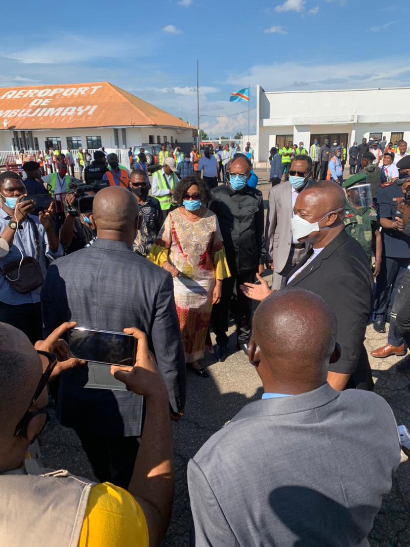MinITP_RDC's tweet photo. #RDC Le Vice-Premier Ministre, Ministre des Infrastructures et Travaux Publics, Willy #Ngoopos vient d'arriver à #Mbujimayi ce samedi 27 mars 2021 pour le lancement des travaux liés au projet Tshilejelu. Il a été accueilli à sa descente d'avion par le Gouverneur @MawejaMuteba. https://t.co/5caI4vL5Q1