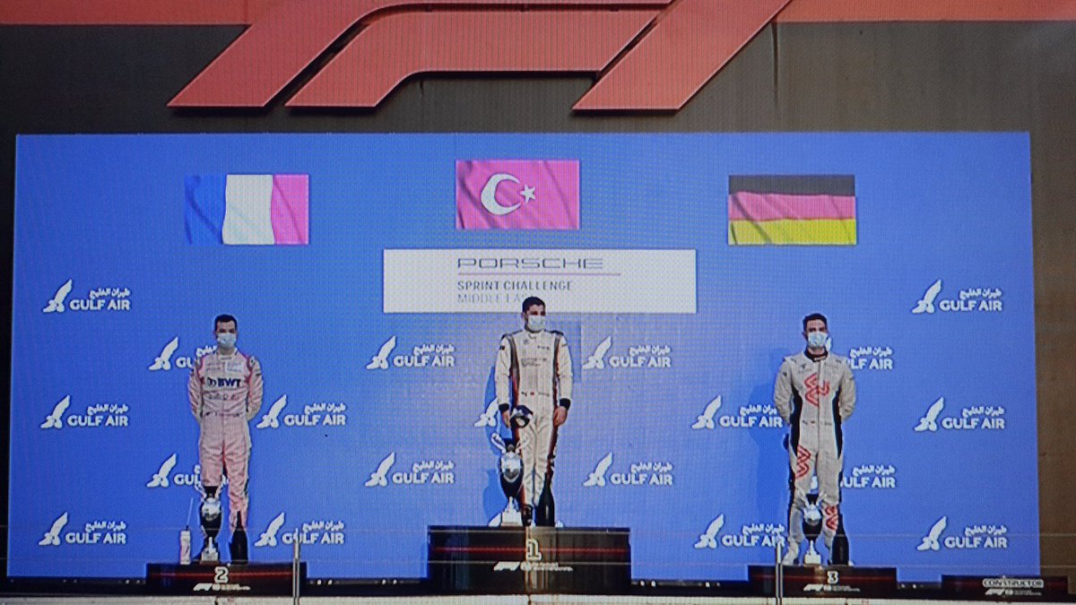 serhanacar's tweet photo. Dakika 1, GOL 1! 
Milli sporcumuz @AyhancanGuven Bahreyn'de sezona zaferle başlamış oldu. 🏆🤩🏁 
Bu sene de 🇹🇷 ımızı ilk sırada bol bol göreceğiz gibi. Tebrikler şampiyon! 💪 https://t.co/5KgLkJrH3M