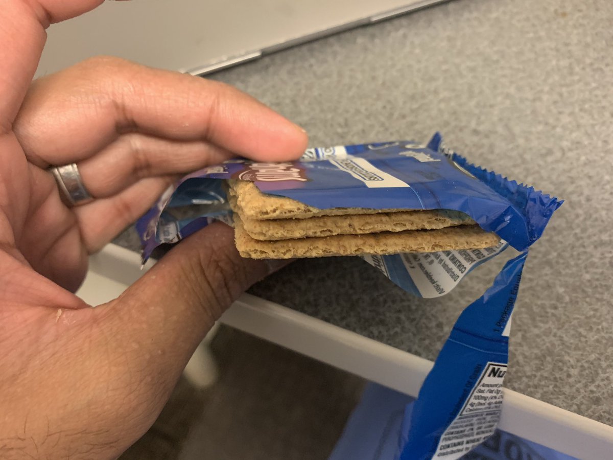 LDaggubatiMD's tweet photo. Opened a hospital graham crackers pack to find 3 instead of 2 crackers. I found the medical equivalent of a 4-leaf clover. #callweekend https://t.co/mjCwpPrqYn
