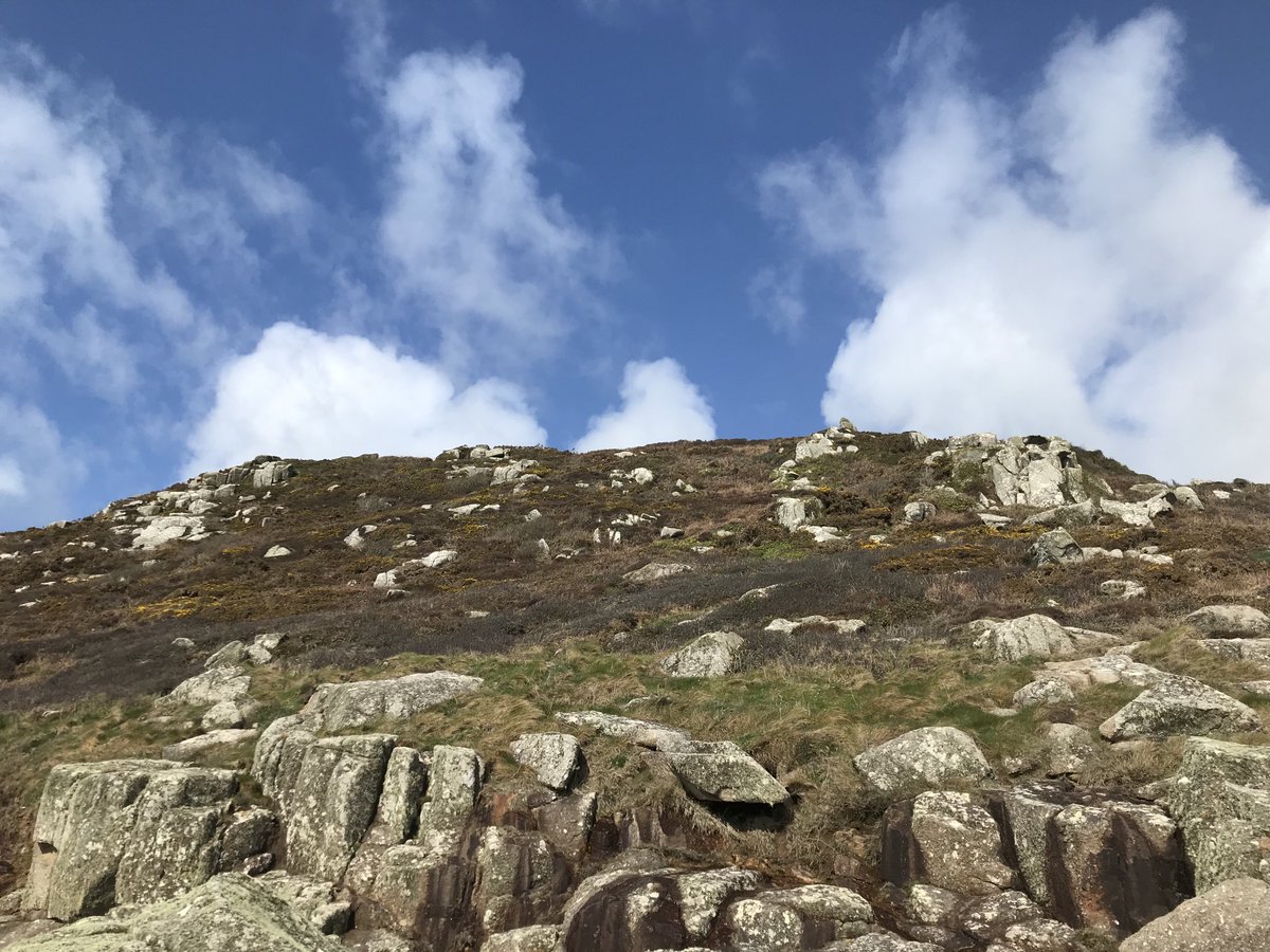 ScottHam71's tweet photo. Tell me those clouds aren’t moving. #notavideo #westpenwith #kernow https://t.co/PoA4meY7SG