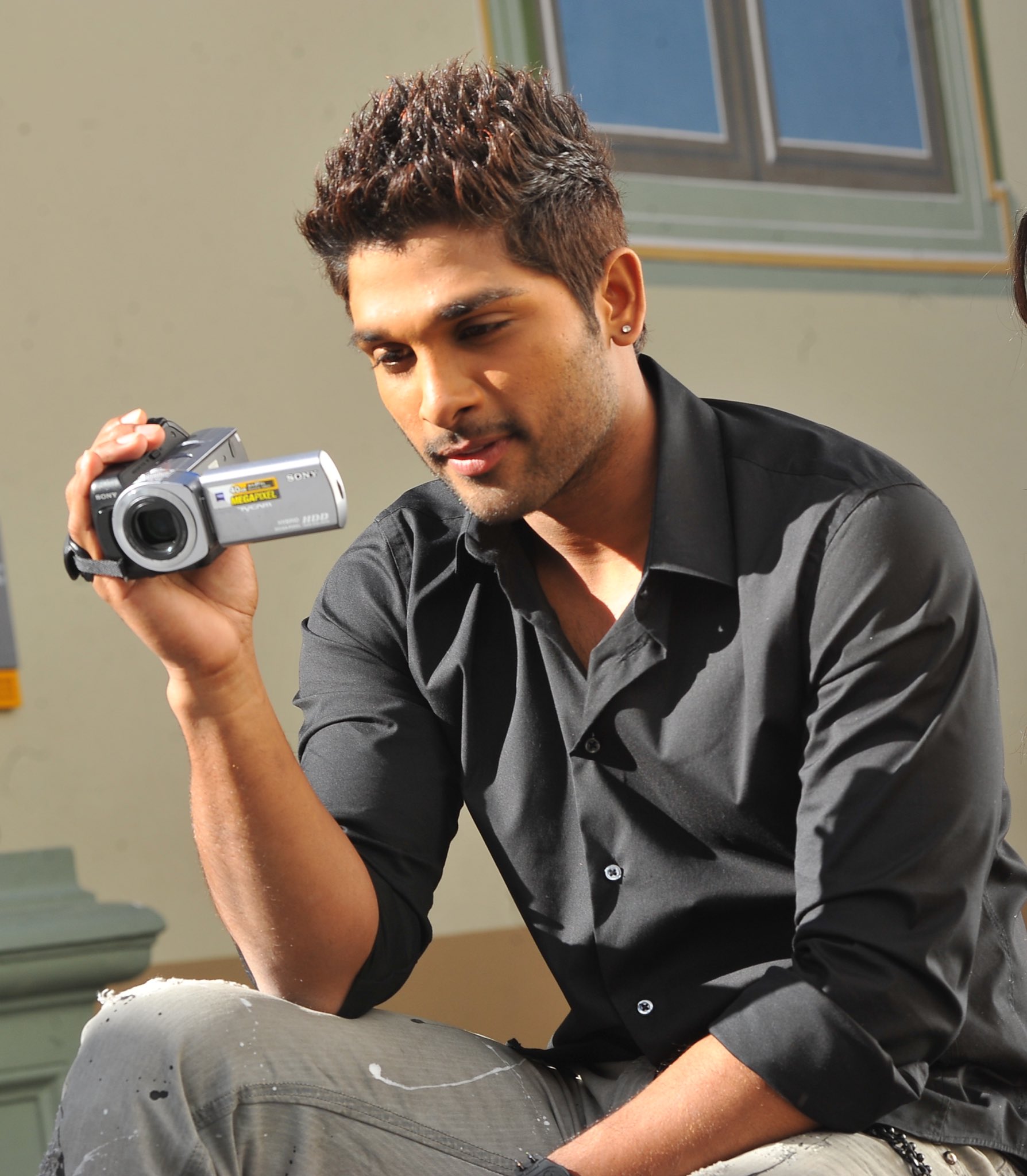 Trends Allu Arjun ™ on X: "Here we go...!🥳🥳 Unseen picture of Stylish  Star of Indian cinema from iddarammayilatho 😉😉  #18YrsForVersatileAlluArjun #Pushpa @alluarjun https://t.co/2BR1S16Qjq" / X