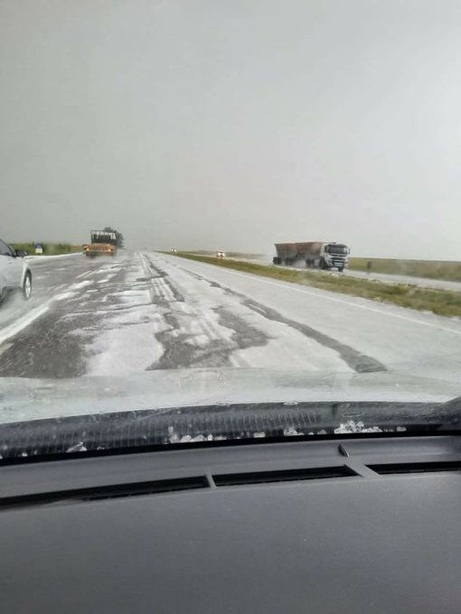 _ArriveAlive's tweet photo. How Can Truck drivers best prepare themselves for Driving in Heavy Rains and Bad Weather? 

https://t.co/a76eERi45j #ArriveAlive #WetWeather https://t.co/1B55QpiDyc