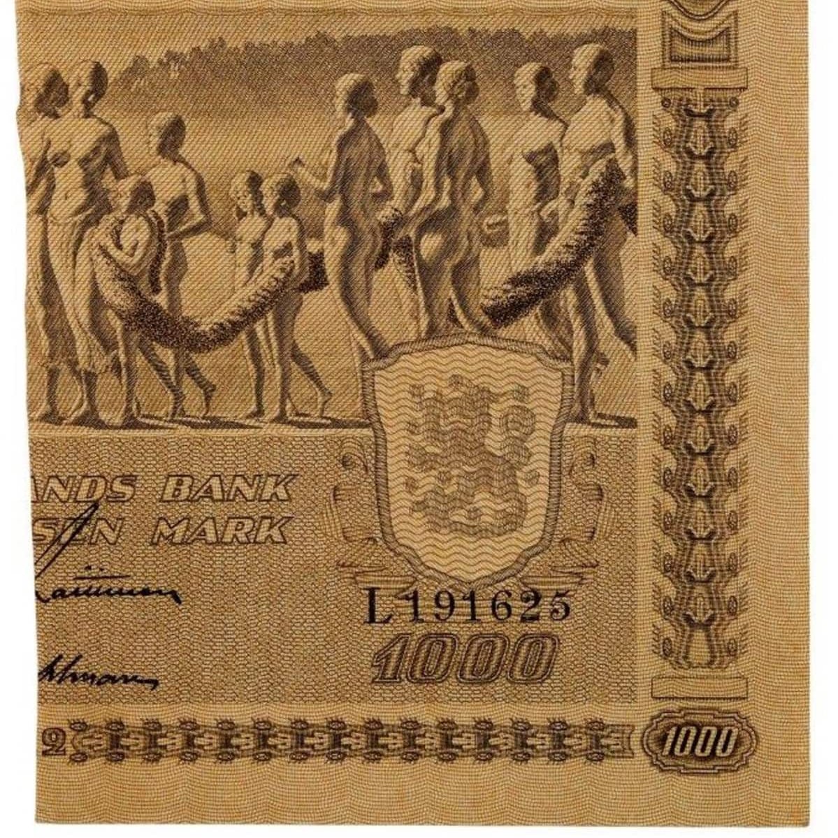 #Liikkumisrajoitukset tulee mieleen 1943 annettu esitys setelirahojen leikkaamiseksi, lakia ei säädetty voimaan. Junnilan mukaan kyseessä oli bluffista ja pyrkimyksestä saada kansa toimimaan oma-aloitteisesti HE:n mukaan. Historiantutkijoiden tulkintoja odottaen.#oikeushistoria