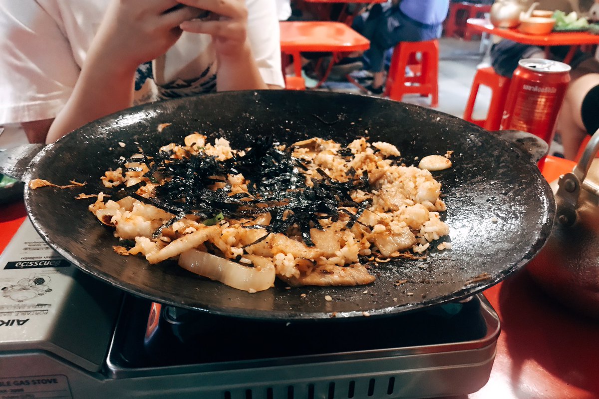 porchacco_'s tweet photo. ซอยโซล, more space ตรงไร่ฟอร์ดคือดีมากกกก ฟิลลิ่งเหมือนไปกินที่เกาหลี ของเราเป็นกิมจิซัมกอบซัล ไซส์M คือให้เยอะมากก ปิดท้ายด้วยข้าวผัด ไปกับเพื่อน2คน กินจนตัวแตกกก ใครอยู่เชียงใหม่ต้องไปตำ ถูกและอร่อยมีอยู่จริง!!! #รีวิวเชียงใหม่ #reviewchiangmai https://t.co/HIh0NHMv9C