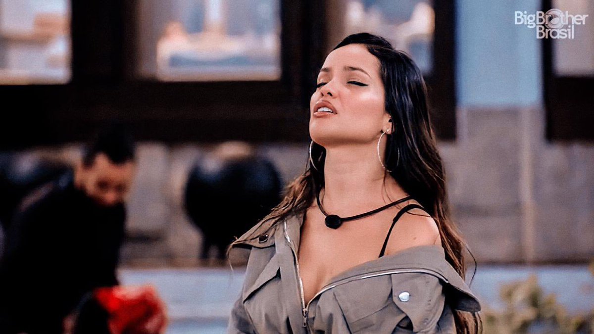 juliette's tweet image. "Deus me proteja de mim
E da maldade de gente boa
Da bondade da pessoa ruim
Deus me governe e guarde
Me ilumine e zele assim" 

Voltamos. 🙏🏼