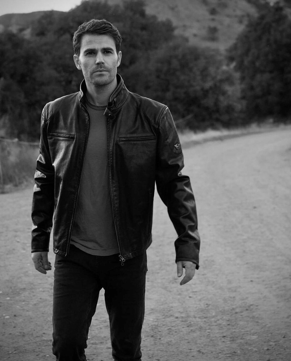 Missclairdelune's tweet photo. Reposted from @MatchlessLondon  Looking great @paulwesley  in his Osborne Blouson for @/cigarandspirits, pictures by @/johnrusso.
#vampirediaries #matchless #matchlesslondon #lifestyle #bematchless #matchlessleather #iconicstyle #luxurystyle #paulwesley https://t.co/7yh5jW5qSq