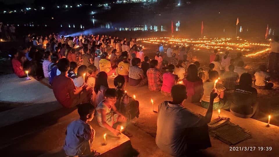 Candlelight Night Strike on the bank of duttawaddy river, Amarapura, Mandalay Region. 
ANTIFASCIST REVOLUTION
#AntiFascistRevolution2021
#Mar27Coup
#WhatsHappeningInMyanmar