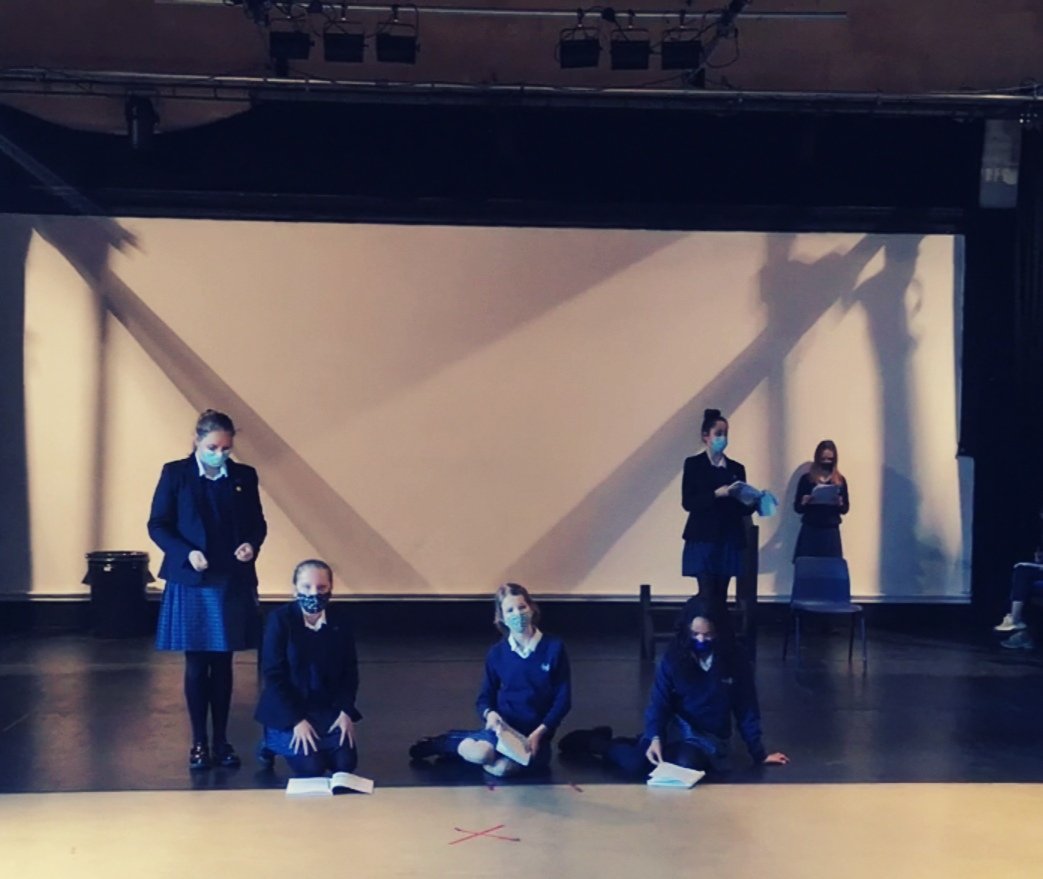 RHSBDrama's tweet photo. Happy #WorldTheatreDay2021, never has it been more important to mark this day 🎭
To celebrate here is a sneaky peak into our Peter Pan Rehearsals...
#pixiedust
#limitlesslearning
#summerofmagic
@RoyalHighBath
@GDST @RHSBBoarding https://t.co/QtLyJUCVtz