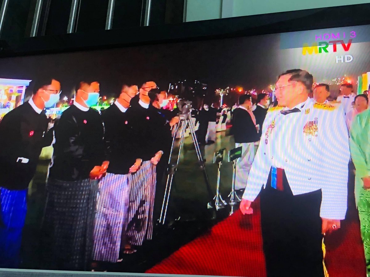 poemamhethar's tweet photo. Enjoy killing nearly 100 people and can still celebrate dinner ? Blood tears in people eyes and blood is streaming across nation. Yet still laughing? Too hard to believe you are a human too ..
ANTIFASCIST REVOLUTION

#AntiFascistRevolution2021
#Mar27Coup
#WhatsHappeningInMyanmar https://t.co/33Mu1ekJKA