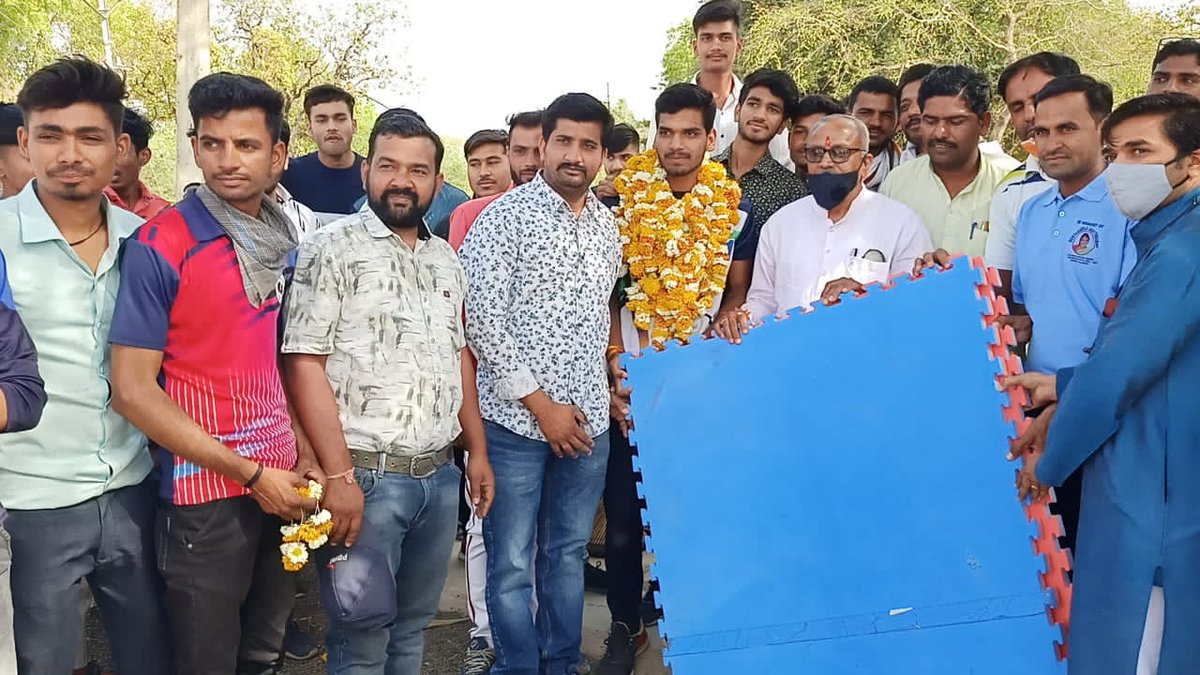 विधानसभा क्षेत्र के देथली बुजुर्ग के श्री विशाल जी पाटीदार ने नेशनल कबड्डी प्रतियोगिता में मध्यप्रदेश की टीम से हिस्सा लिया और गरोठ क्षेत्र का नाम रोशन किया। क्षेत्र में खेल गतिविधियों को बढ़ावा देने के लिए खेल एवं युवा कल्याण विभाग द्वारा की कबड्डी मेट खिलाड़ियों को भेंट की गई ।