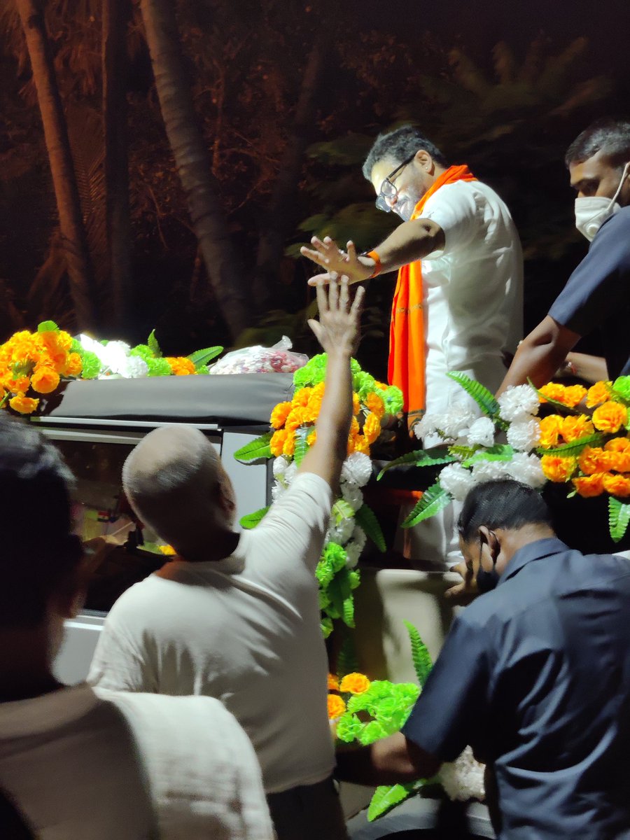 SuPriyoBabul's tweet photo. Enthralled by the energy and love shown by the people during today's roadshow at Garia, Tollygunge Vidhansabha. #AmarVoteBJPKe @BJP4Bengal @BJYMinWB https://t.co/ENYFk0cgGE
