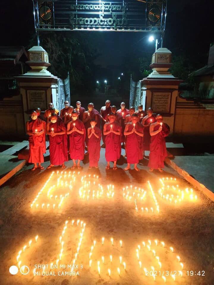 Monks from MoeKaung monastery prayed patthana and did candlelight vigil for all the fallen heroes across Myanmar today. 
ANTIFASCIST REVOLUTION
#AntiFascistRevolution2021
#Mar27Coup
#WhatsHappeningInMyanmar