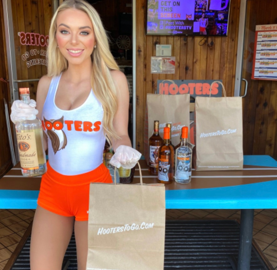 Make the most of your weekend with world famous @hooters and a good company from <a href="/Myseatcheck/">Seatcheckapp</a> 

Click 👇🏻to SEAT. EAT. MEET
iOS - goo.gl/i7mbvX
Google play - tinyurl.com/ya3zuvmy

#seat #eat #meet #nevereatalone #seatcheck