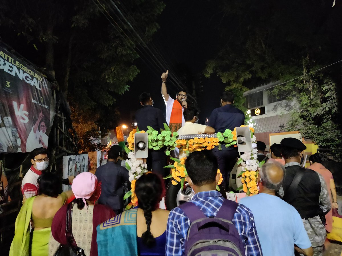 SuPriyoBabul's tweet photo. Enthralled by the energy and love shown by the people during today's roadshow at Garia, Tollygunge Vidhansabha. #AmarVoteBJPKe @BJP4Bengal @BJYMinWB https://t.co/ENYFk0cgGE