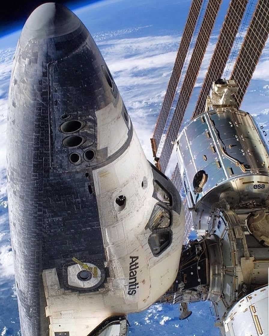 3xplorerSpace's tweet photo. #Amazing close up of #spaceshuttle Atlantis docked to the ISS
#spacecraft #spaceship #aerospace #spaceshuttleprogram #spaceexplorer #spaceengineering #scienceandtechnology #technology #spacetech #hitech #space #nasa #iss #spacephotos #spacemission #photo #PhotoOfTheDay https://t.co/gVj7yiWiY0