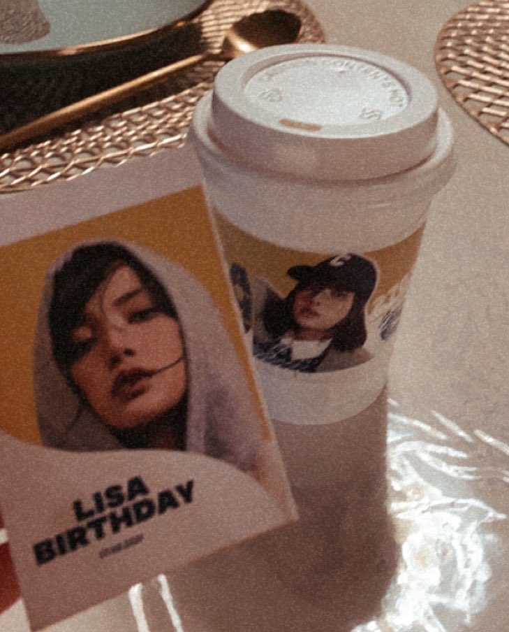 gdsympathy's tweet photo. — 💛
#4BLACKPINKxLISA #TheLalisaDay #OurGemLalisaDay @4BLACKPINK https://t.co/M79OgKBx7W
