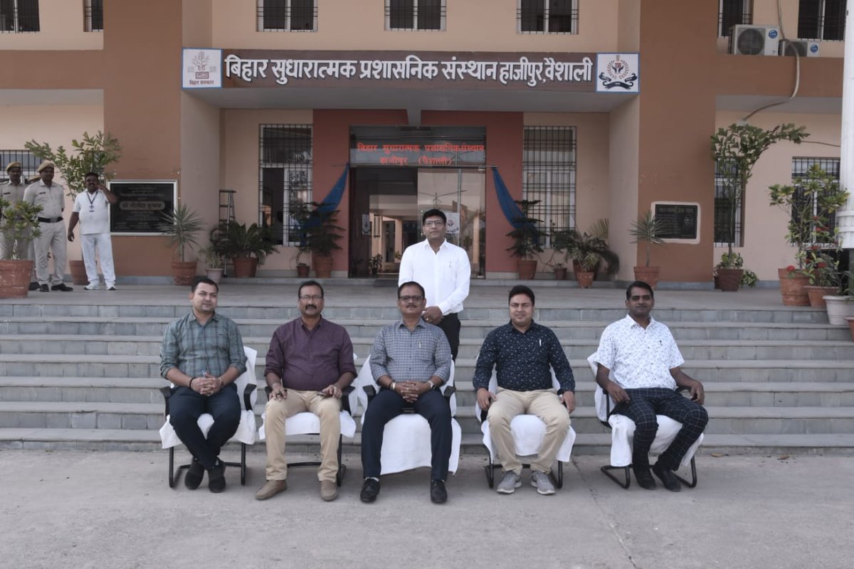 BicaHajipur's tweet photo. Group photography https://t.co/gqGhhO7kdZ