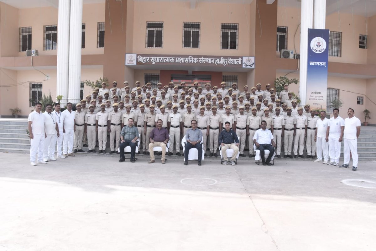 BicaHajipur's tweet photo. Group photography https://t.co/gqGhhO7kdZ
