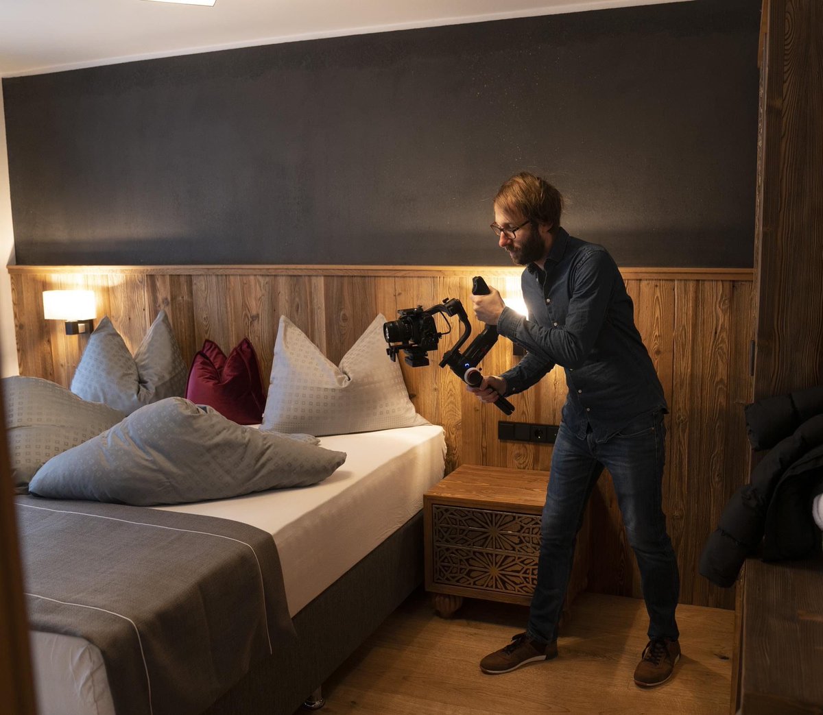 waidringerhofes's tweet photo. ¡Buenas tardes, amigos viajeros! 👋 #waidringerhof https://t.co/5rjI7Pj9hx Os compartimos algunas instantáneas de las nuevas habitaciones y suites. #Waidring #eltirol #austria 👇👇 https://t.co/ZkRvC2jKE2