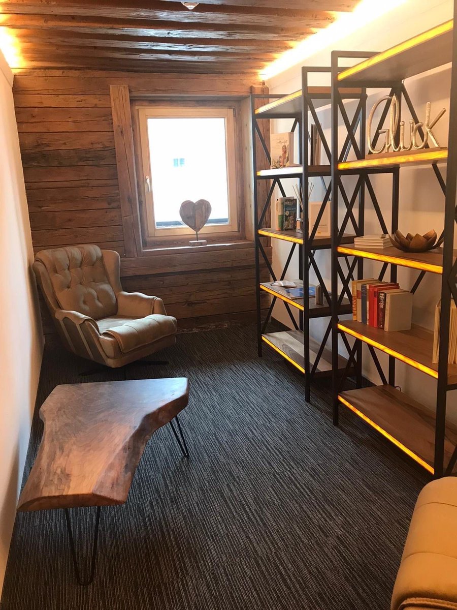 waidringerhofes's tweet photo. ¡Buenas tardes, amigos viajeros! 👋 #waidringerhof https://t.co/5rjI7Pj9hx Os compartimos algunas instantáneas de las nuevas habitaciones y suites. #Waidring #eltirol #austria 👇👇 https://t.co/ZkRvC2jKE2