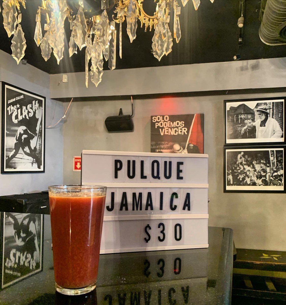 Delicios Pulque de Jamaica en #NoSomosNadaDistroCafe Medellin 381 esquina viaducto colonia roma sur miércoles a domingo de 2 a 10 pm