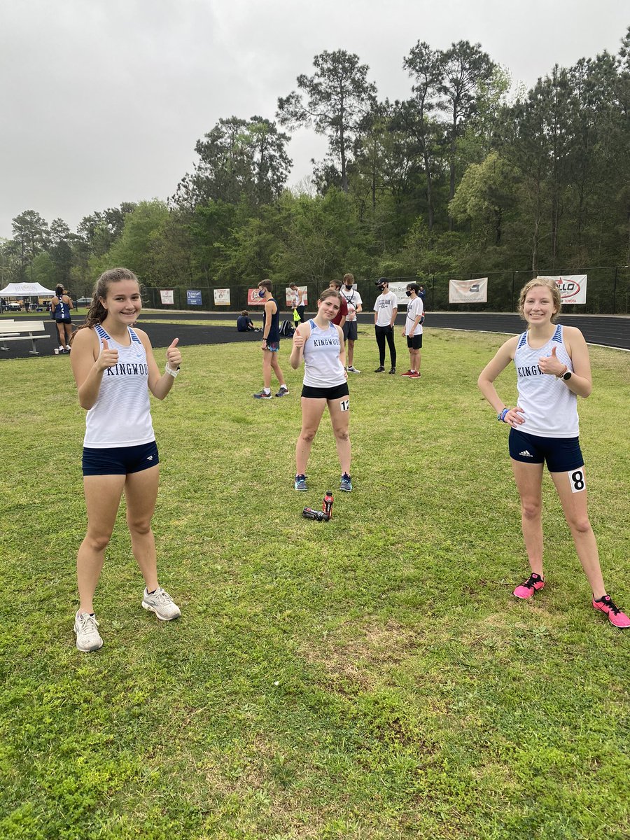 3 runners 3 PRs in the 3000m for Mary, Helena and Camille @ #collegeparkinvite