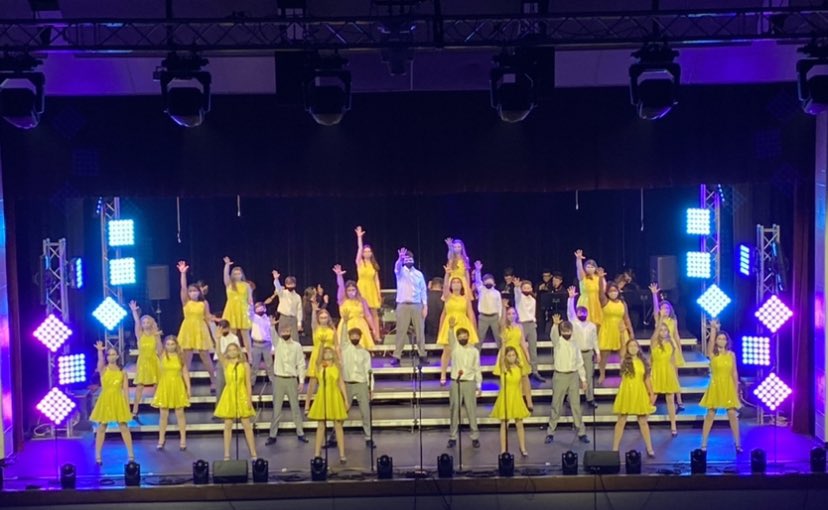 ShowfestComp's tweet image. Good job to Rhythm Express! They absolutely lit up the stage today! ✨✨