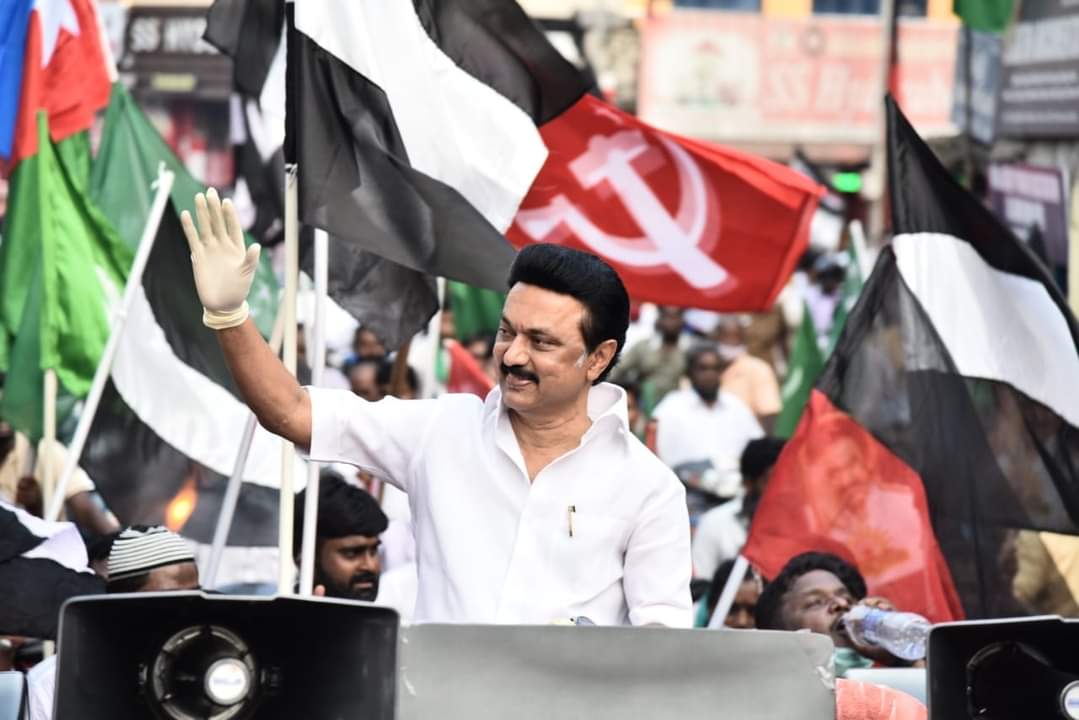 PandianA20's tweet photo. கொளத்தூர் ♥️🖤🌄🙏 #ByeByeAdimai https://t.co/IStIHXfUpo