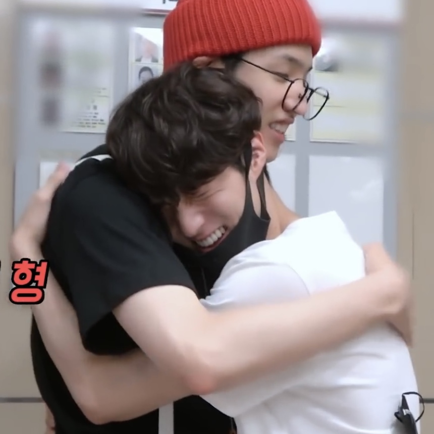 #펜타곤 ✰ #유토 #키노 #우석
with #여원 ✰ <a href="/CUBE_PTG/">PENTAGON·펜타곤</a>