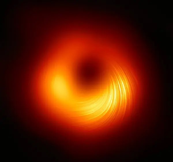 M87 adında bir galaksinin ortasında hayal ötesi bir kara delik, ışık dahil tüm maddeyi yutuyor-giren bir daha çıkamıyor -ve insanoğlu 55 milyon ışık yılı uzaklığındaki bu kara deliğin fotoğrafını çekmeyi başarıyor! Bize de hayranlık ile bakmak kalıyor😯 ( #EventHorizonTelescope)