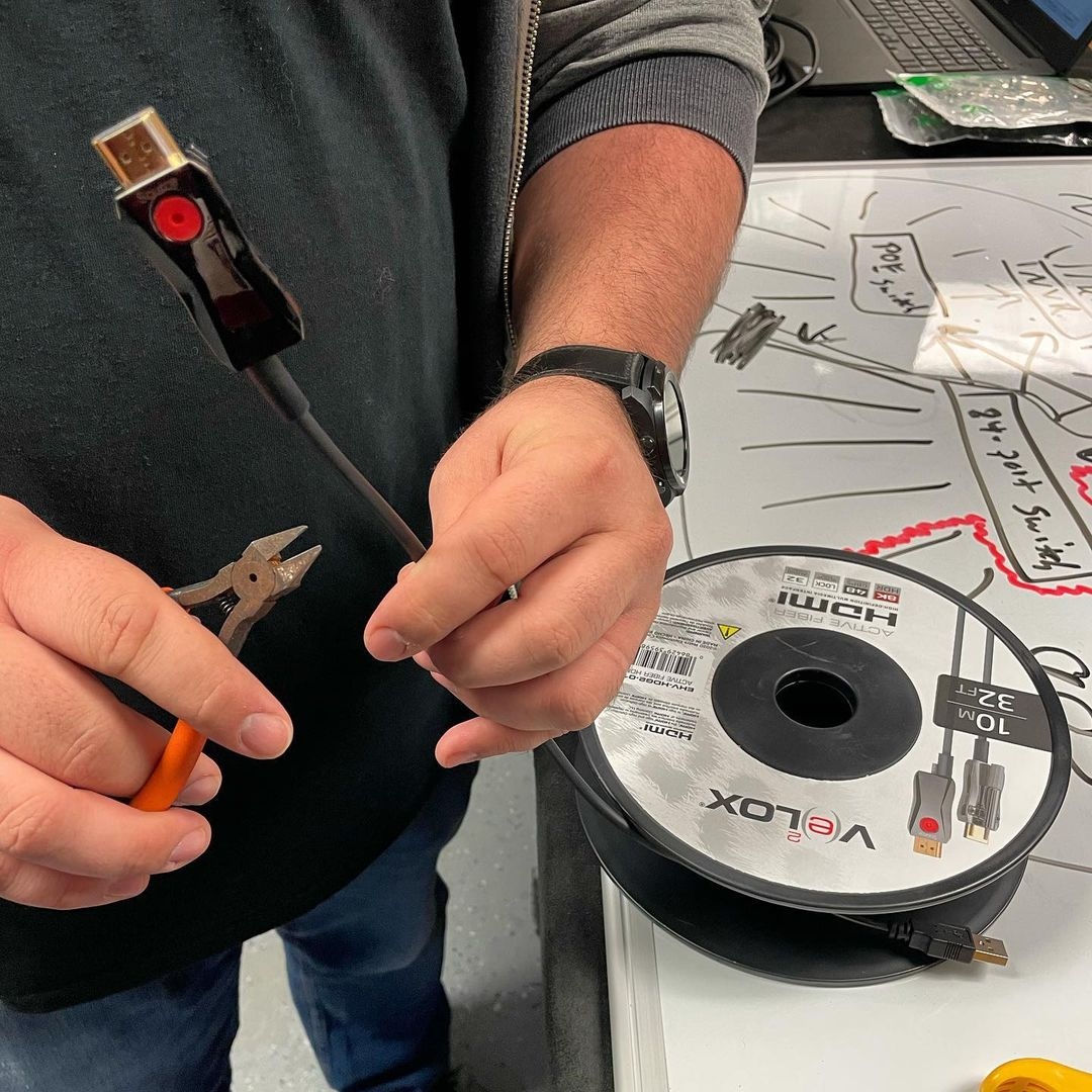 MetraAV's tweet photo. Don't cut that cable! If you missed this week's #TechTips episode on "How to Split an HDMI® Cable," you can watch the live replay at https://t.co/33Ue6sxtjs
#MetraAV #WeAreMetraAV #AVtweeps #customintegrator #customintegration #commercialintegration #hdmi #AV #hdmicable https://t.co/zTNC4nUjW4