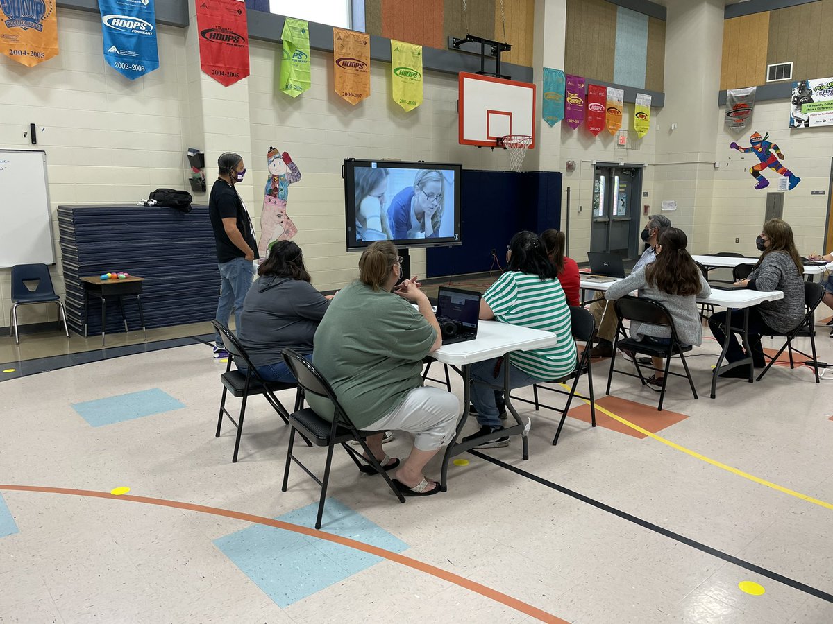 SMCISD_EdTech's tweet photo. Ts @Travis_SMCISD are rocking a modeled #BlendedLearning station rotation model.  The engagement is top notch!! @SMCISD_EdTech @arbhatta @TranscendBuilds https://t.co/9y3tWcOWbn