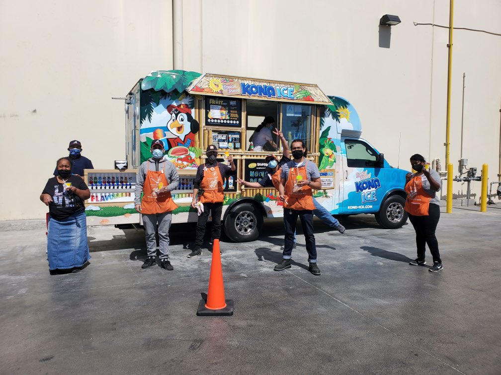 TeddiFoster's tweet photo. Day 2 was soooo SWEET with Treats!!! Had a great day yesterday with shaved ice and snacks! Shout out to Kona Ice for making our celebration cool and refreshing!! https://t.co/krMFNKo6Cs