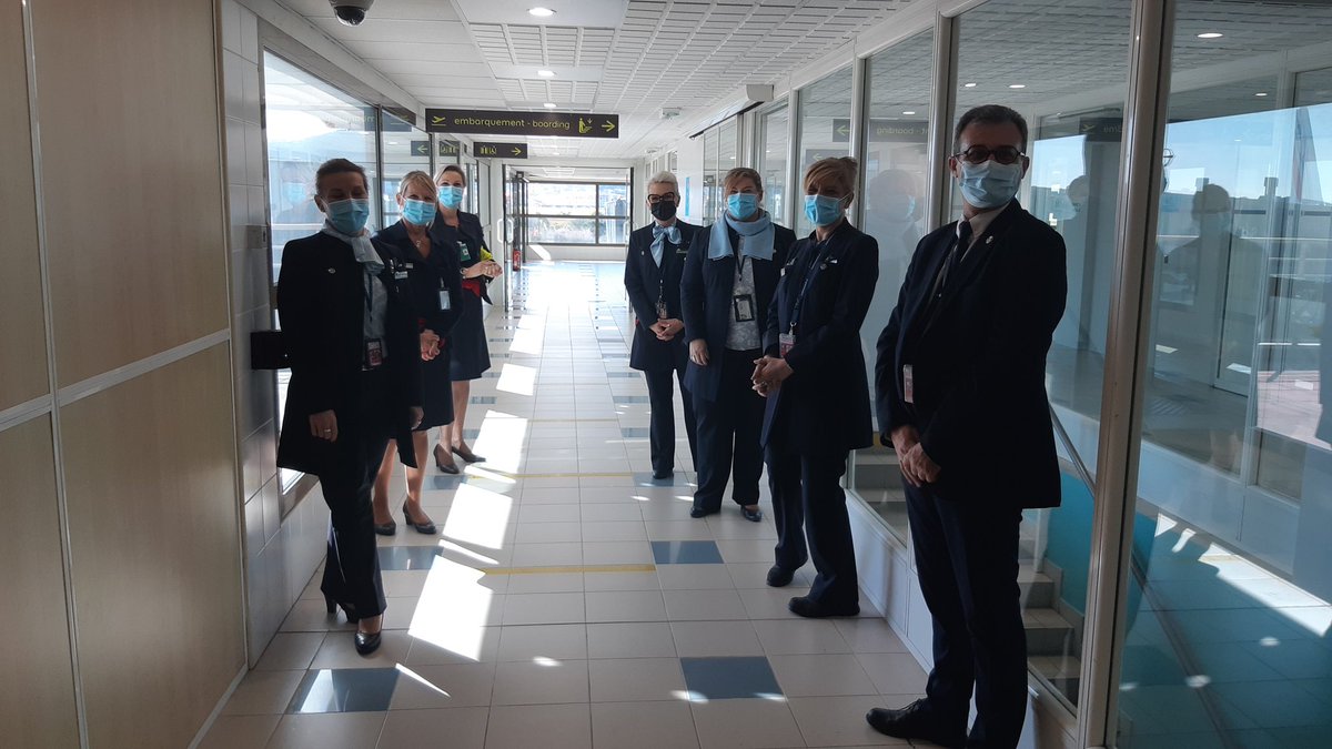 steph83FR's tweet photo. Aujourd'hui dernier vol @AirFranceFR au départ de @Aeroport_Toulon à destination de Paris. Merci à tout le personnel AF de l'aéroport pour sa gentillesse. Beaucoup d'émotion au moment d'embarquer ! Et un peu de tristesse aussi 😭 https://t.co/HVyLGWNp1g