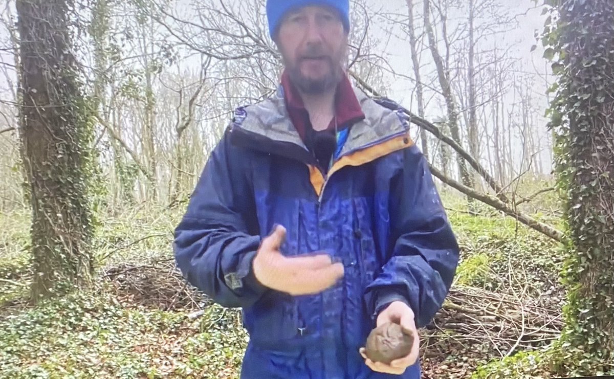 OutdoorPlayMayo's tweet photo. Dr. Davy Walsh from @GMITMayoCampus presents Workshop 3 Alchemy and the Outdoors  transferring the earth to modelling clay, making clay is a process #OutdoorPlayGMIT @OutdoorPlayMayo https://t.co/bgges5RTJh