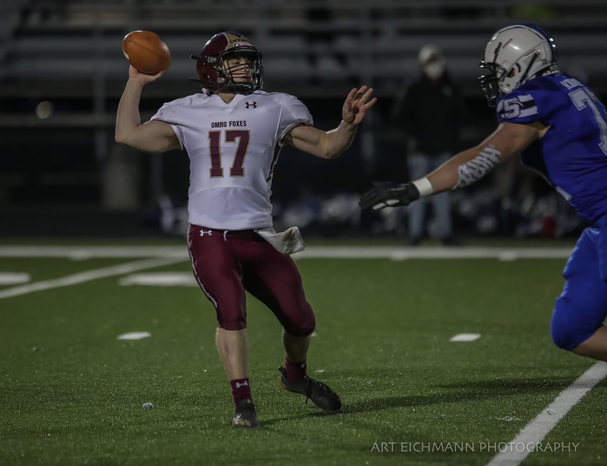 Art037's tweet photo. Omro comes away with an impressive win over SMSprings! 24-12! #omropride #arteichmannphotography @FansFoxes @OmroFoxesFB https://t.co/ArFvDDudcJ
