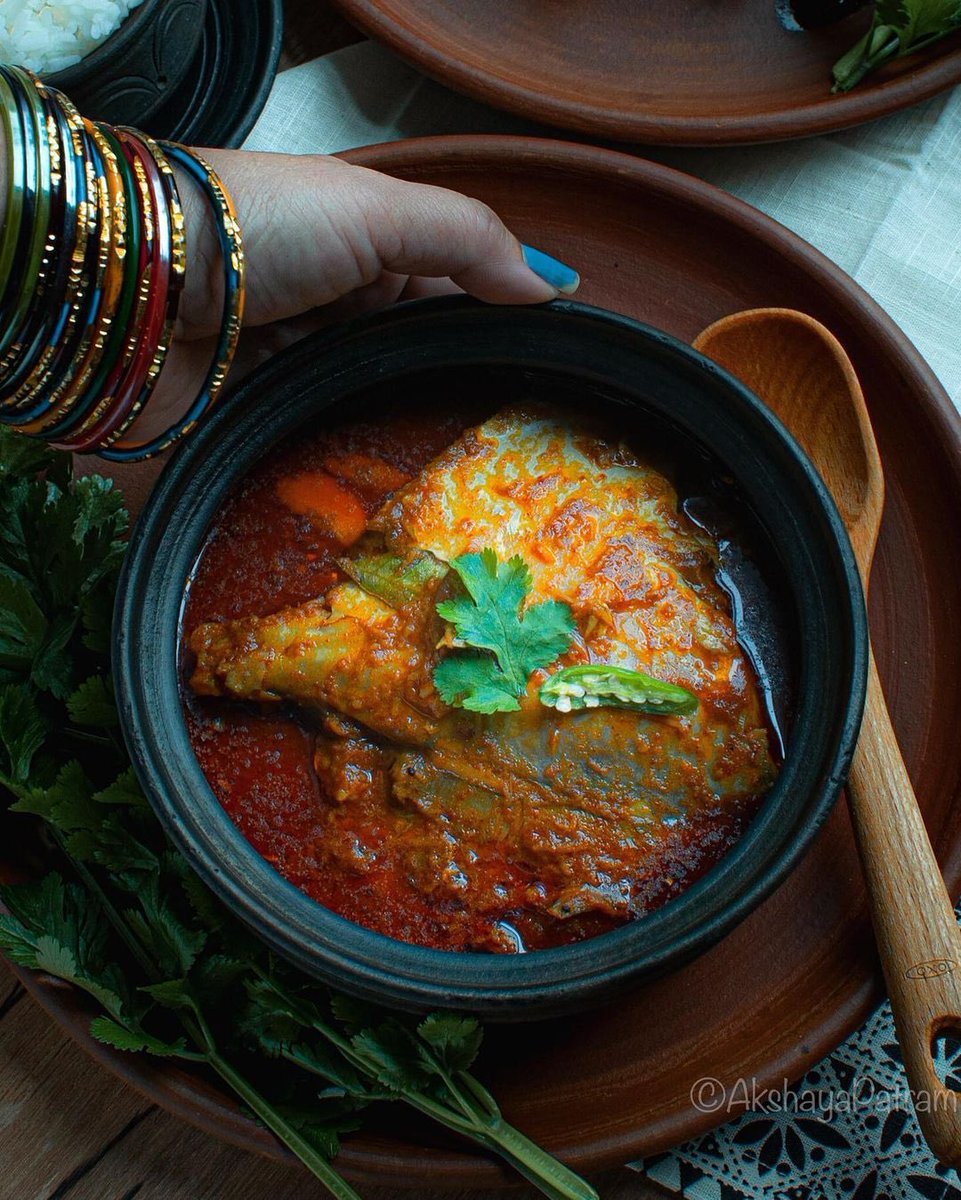 sachi_mahe's tweet photo. Follow #akshayapatram
https://t.co/ryMLRVQbDc
#Pomfret #fish #curry/ Pompano South #Indian #fishcurry in #CLAYPOT
#claypotcooking #chef #wokechefs #terracotta
#cookware #tamil #India #recipe #food #foodie #masala
Photo https://t.co/Ov3uqYOu84 https://t.co/Au1uRZoTar