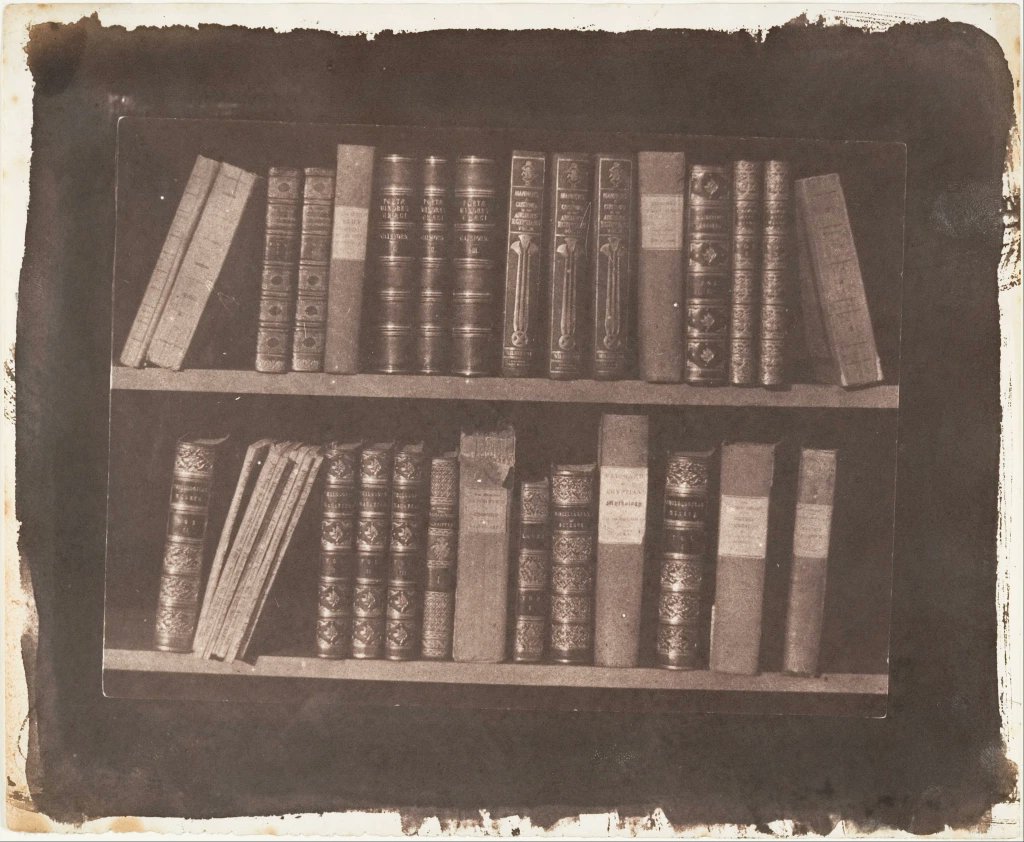 MaryMcbooks's tweet photo. Nuova versione per #ReadersInArt 👇
#FotograFareLettori #fotografandoLibri📸 📚
⏯ 'A Scene in a Library'di #HenryFoxTalbot. Dal primo libro fotografico della storia.
Continua qui 👇
https://t.co/cgYekHBjGc
@CodiceQ @lorenzomorandot @Massimo20_IT @ZulianiStph @adelphiedizioni https://t.co/o3H75ZVgym