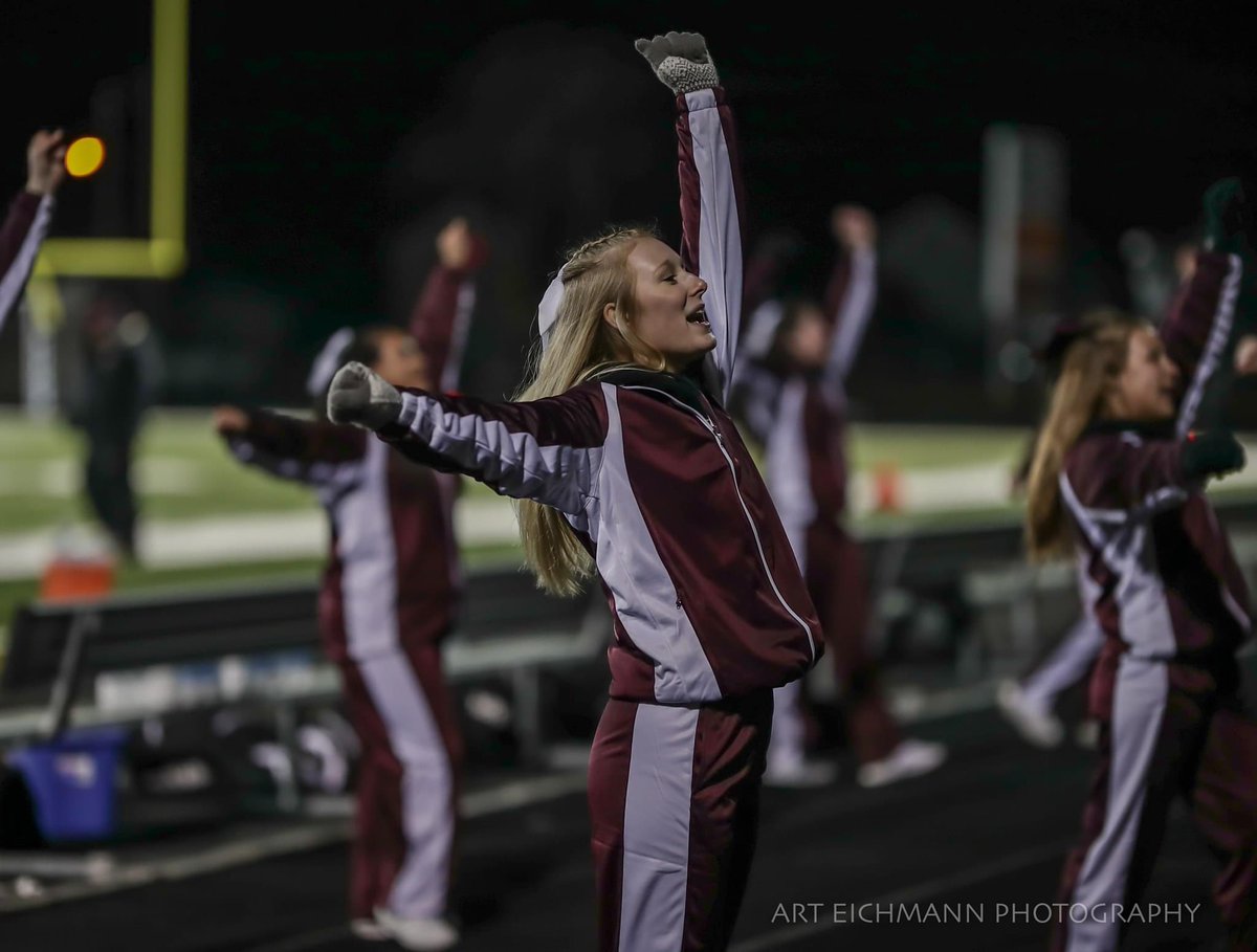 Art037's tweet photo. Omro Cheer!! @FansFoxes #omropride #arteichmannphotography https://t.co/IoLx4FfQ82
