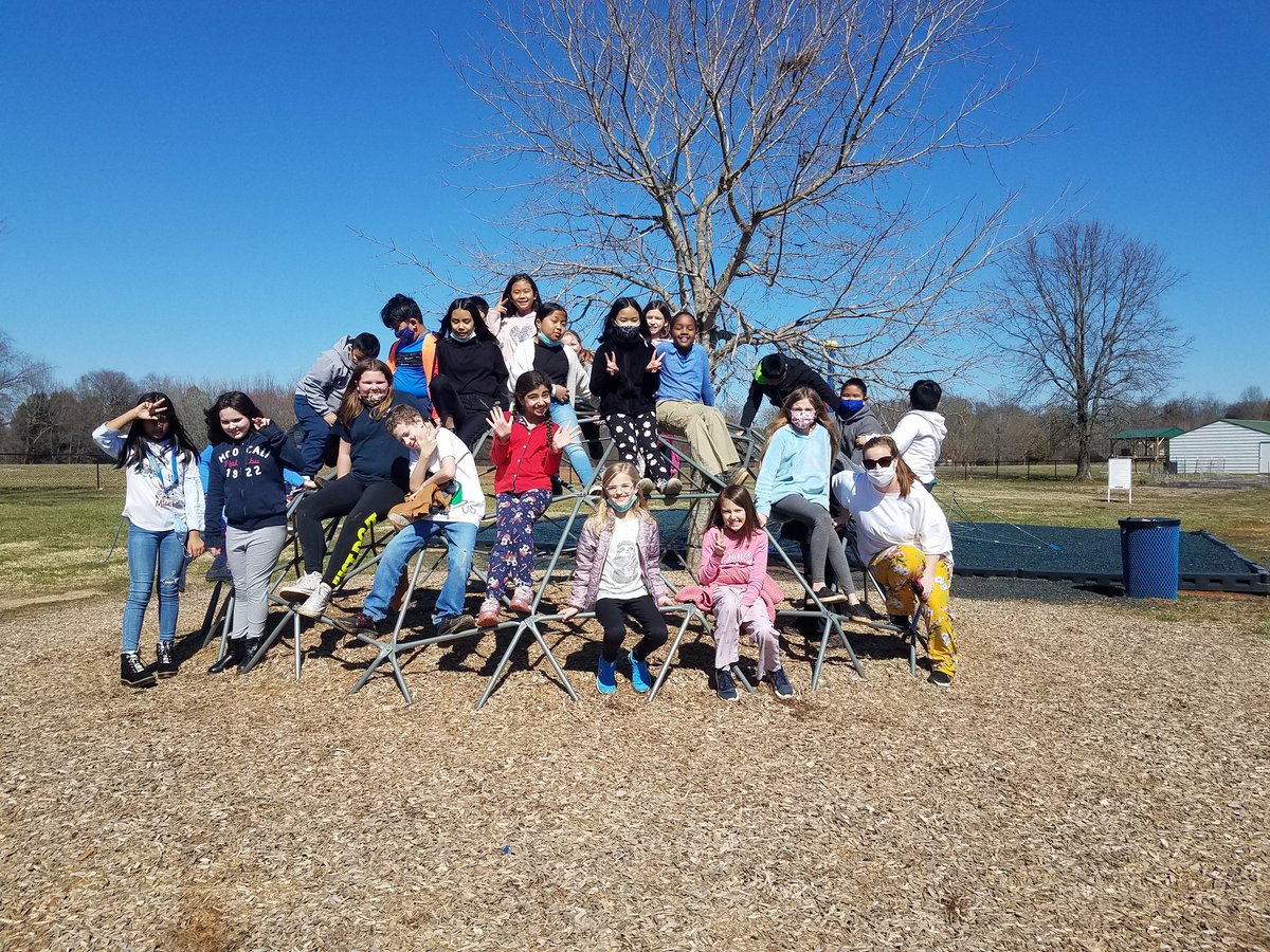 LanksLeaders's tweet photo. 2020-2021, has been Different. This group of kids has shown more resilience, persistence, kindness, compassion and growth than I've seen from a group of 9 year olds! #lankfordsleaders #RiseAbove #natcherfamily #dowhatyoucan #beyourbest #Quarantineclass https://t.co/aTXPOTxH0a