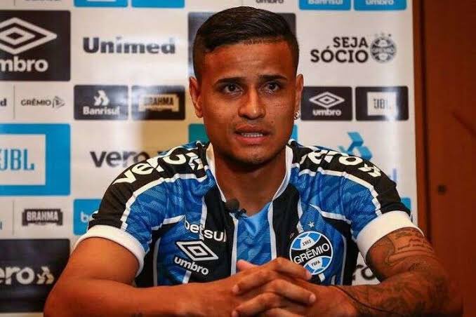 blitztricolor's tweet photo. 🗞 Mais uma ótima informação do @diogo_rossi:
Empresários pressionam para saber o nível de aproveitamento de Éverton Cardoso no Grêmio em 2021.
Próximos 15 dias podem ser decisivos para o futuro do atacante, que dificilmente seguirá no clube até o final do ano.
📸 Lucas Uebel https://t.co/RIXKQpxV4P